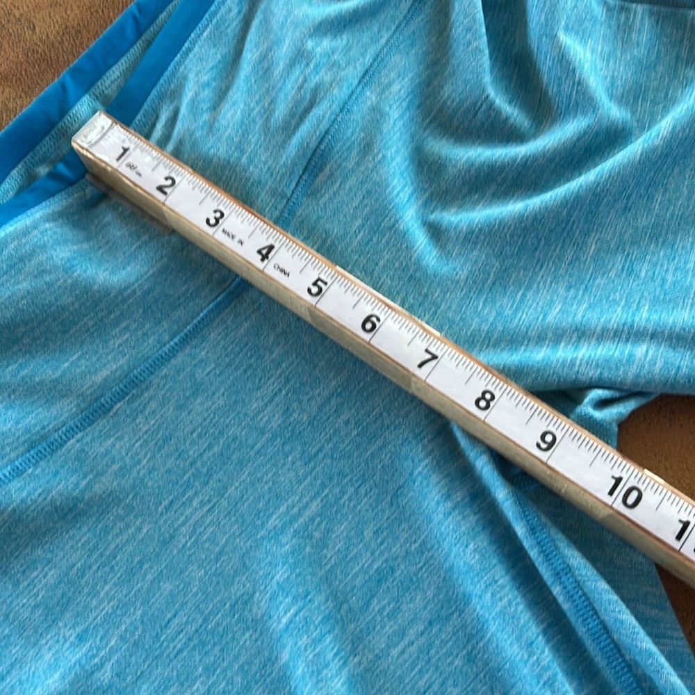 Prana Blue Capri Cropped Athletic Leggings with Stretchy Fabric & cuff detail M - Picture 7 of 9
